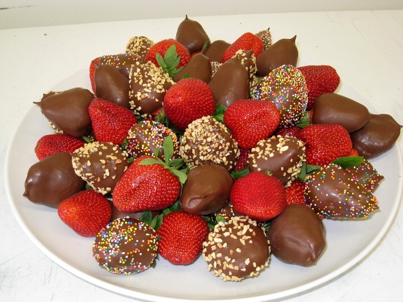 
	Try this serving idea from Phil Grieg Strawberry Gardens - dip your strawberries in chocolate, chopped nuts and sprinkles for a tasty summertime treat.
